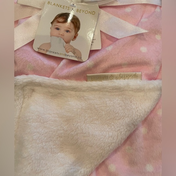 2 NWT Baby Blankets – Taggies Ladybug & Blankets and Beyond Pink Dot - Picture 7 of 9